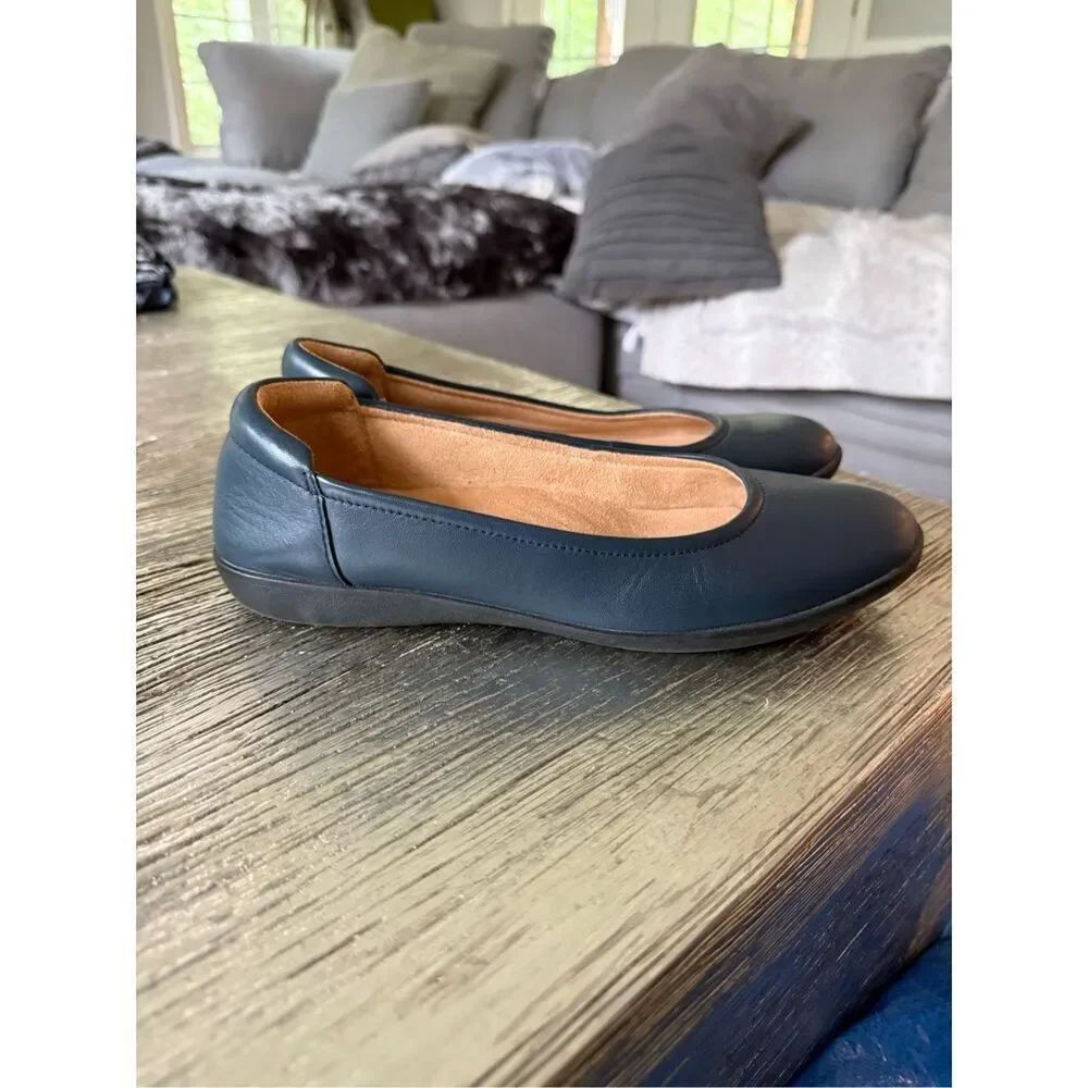 Naturalizer Flexy Navy Leather Flats sz 9.5 EUC